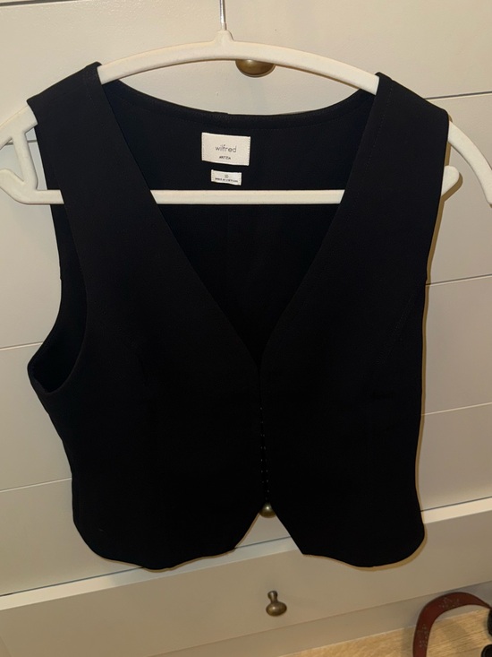Wilfred Tops - Wilfred Black Sleeveless V-Neck Tailored Vest